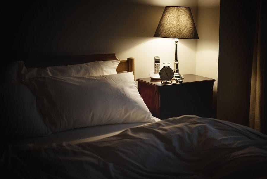 como dormir mejor habitacion oscura