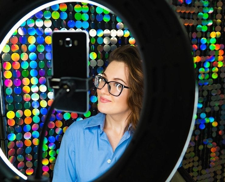 Debes comprar aros de luz para realizar tu presentación de negocio