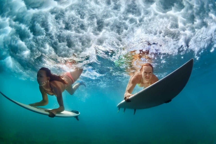Anímate a comprar este equipo para surfear y cabalga tu primera ola