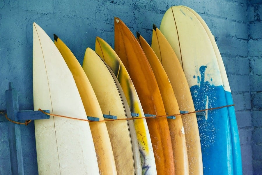 Anímate a comprar este equipo para surfear y cabalga tu primera ola