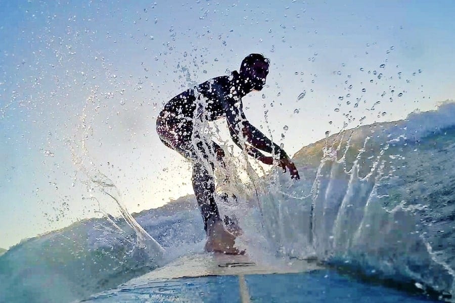 Estos son los beneficios del surf de los que podrías estar disfrutando 