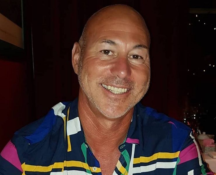 un gran profesor de educación física y director de la escuela de surf Big Wave