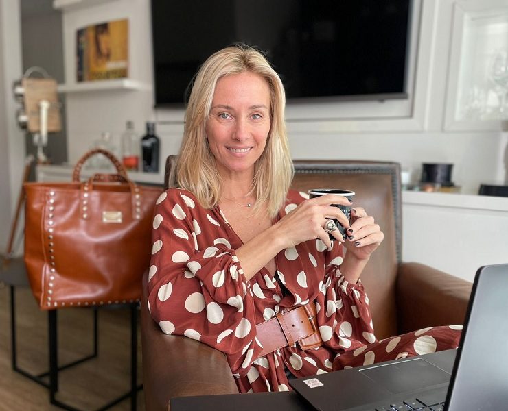 Valeria Guzmán una mujer que destaca en el mundo del diseño de carteras cada día