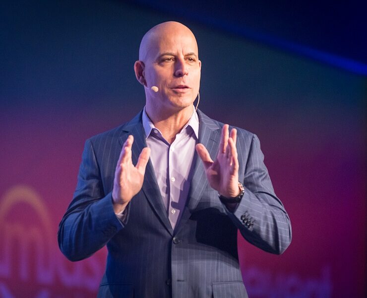 Randy Cage, el conferencista motivacional que superó cada uno de los retos en su camino