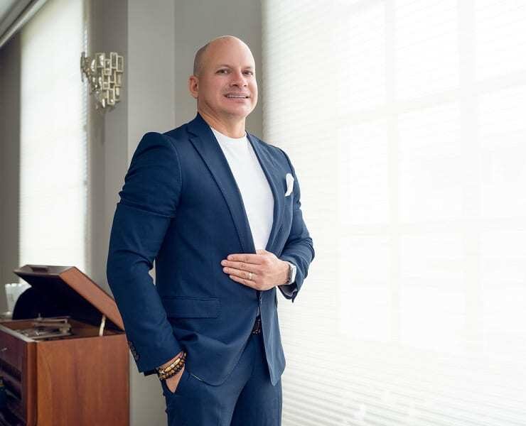 Conoce la historia de emprendimiento de Cesar Alarcón, y aprende de cada uno de sus pasos hacia el éxito