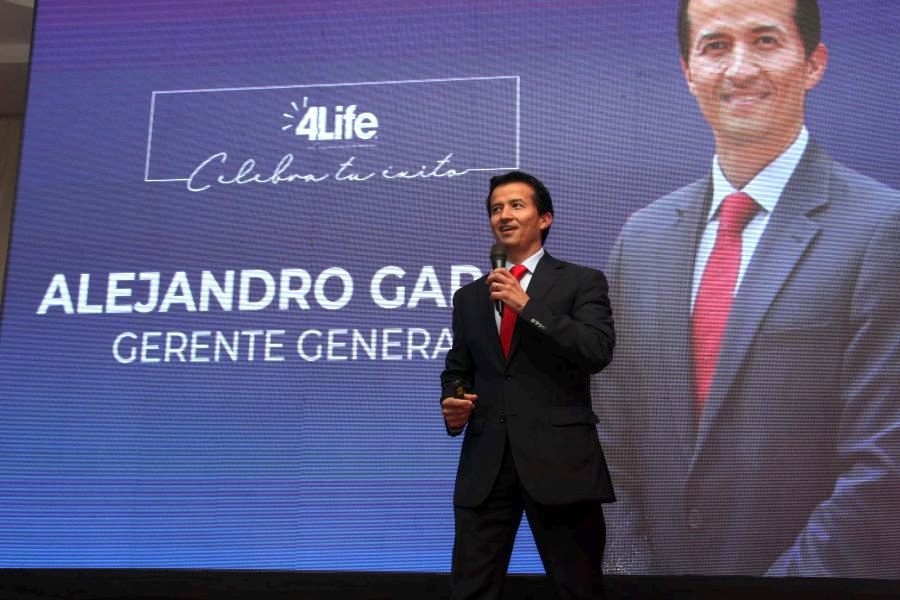 Manuel Alejandro García, Gerente General 4Life Ecuador