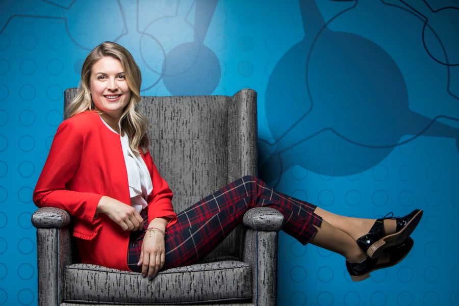 Sarai Jacobs es un vivo ejemplo de cómo una influencia positiva puede ayudarnos a construir una empresa exitosa. Hija de la destacada líder y empresaria, Angels Muñoz, primera Diamante Platino de Europa, Sarai ha heredado no solo la visión de su madre, sino también su pasión por el Network Marketing